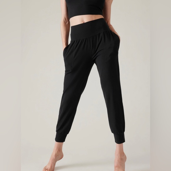 Athleta Pants & Jumpsuits Nwt Athleta Salutation Jogger Black 6